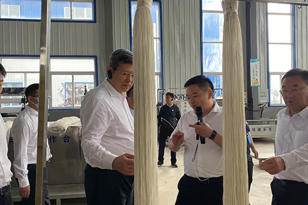 內(nèi)蒙古自治區(qū)黨委常委、通遼市委書記孟憲東攜考察團到一諾環(huán)境考察指導